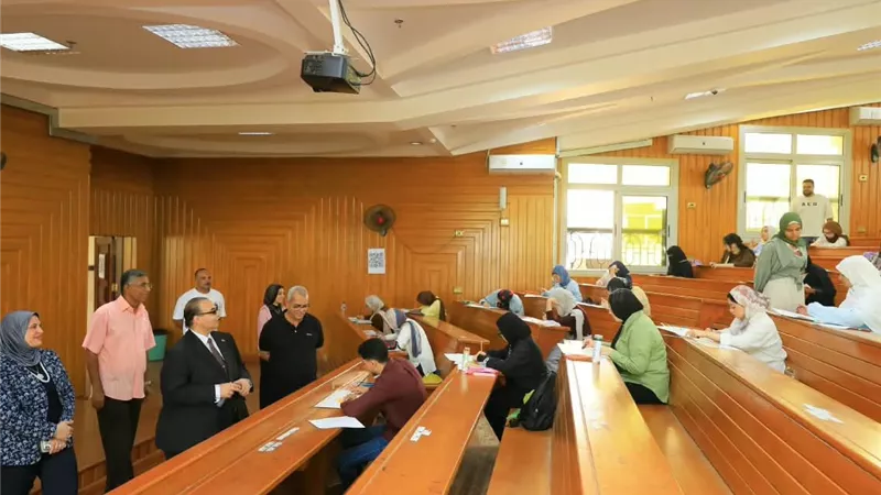 رئيس جامعة كفر الشيخ يتابع اختبارات القدرات ويؤكد توفير بيئة مناسبة للطلاب