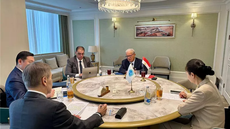 نائب رئيس الوزراء يلتقي أمين منظمة شنغهاي على هامش مشاركته في 