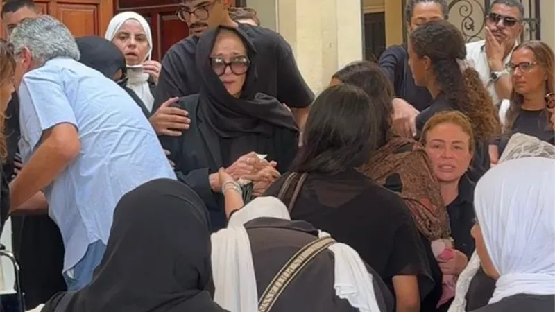 انهيار نجلاء فتحي وبسمة في جنازة ياسمين أبو النجا.. تفاصيل اللحظات الأخيرة