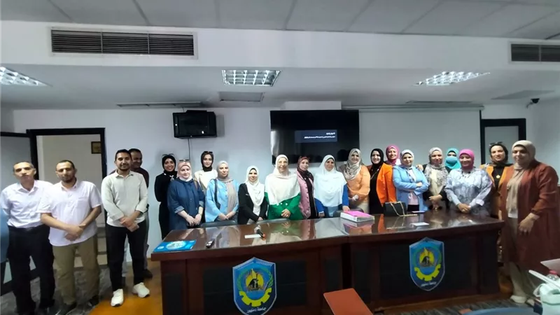 53 متدربًا.. جامعة دمنهور تختتم برنامجها الصيفي بدورة حول «ملفات الإنجاز»