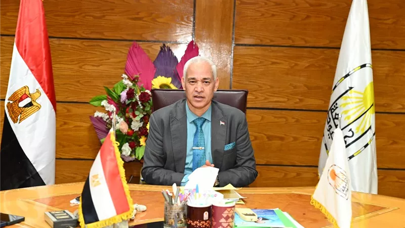 رئيس جامعة أسيوط يبحث تعزيز الرعاية الصحية للطلاب عبر صندوق الخدمات الطبية