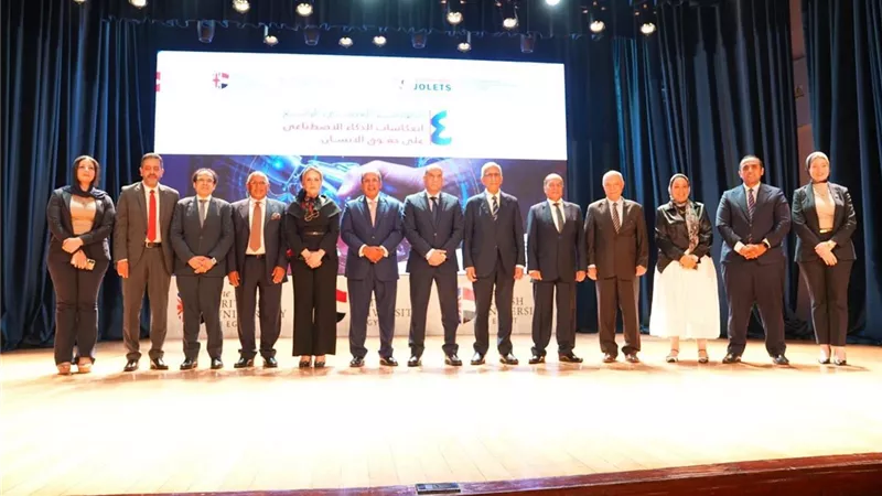 وزير العمل: لا نريد العامل في مواجهة التكنولوجيا.. بل المستفيد الأول منها