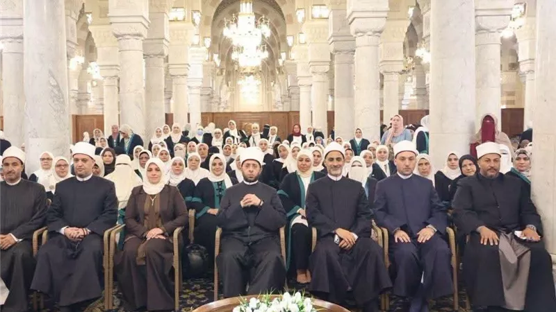 وزير الأوقاف يلتقي واعظات الوزارة بمسجد السيدة زينب بالقاهرة