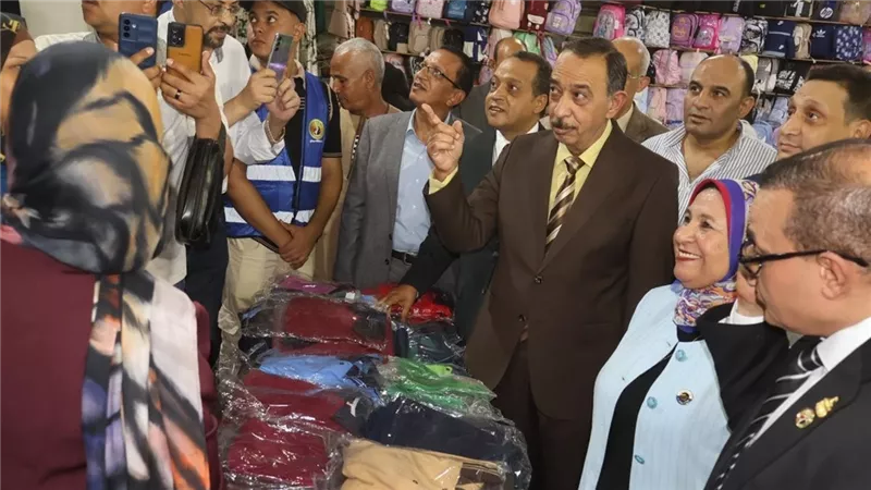 محافظ سوهاج يفتتح معرضي 