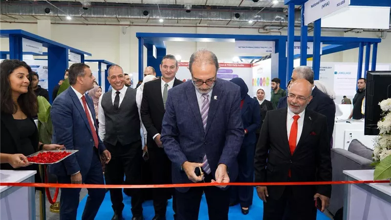رئيس سلامة الغذاء يشارك في افتتاح «Pharmaconex 2026» 