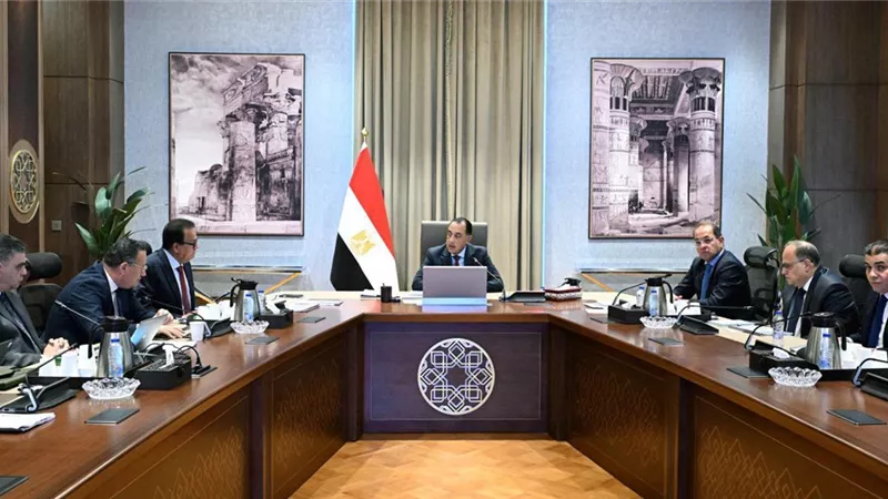 رئيس الوزراء يتابع توافر الأدوية والمستلزمات الطبية بمختلف المستشفيات