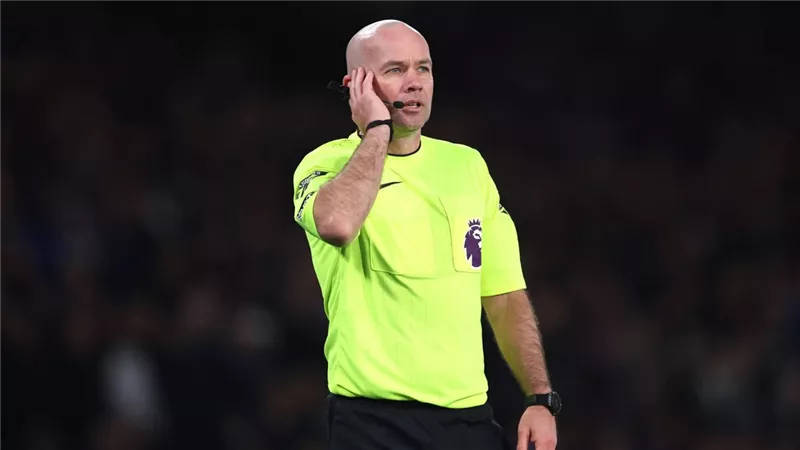 بول تيرني حكمًا لموقعة مانشستر سيتي وكوفنتري في الدوري الإنجليزي الممتاز