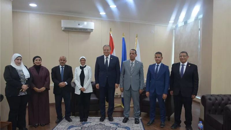 وفد «الاعتماد والرقابة الصحية» في زيارة لجامعة أسوان لبحث آفاق التعاون