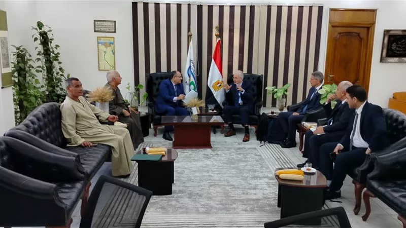 نقيب الفلاحين: الزراعة العمودية توفر 70% من المياه وتضاعف إنتاج القمح