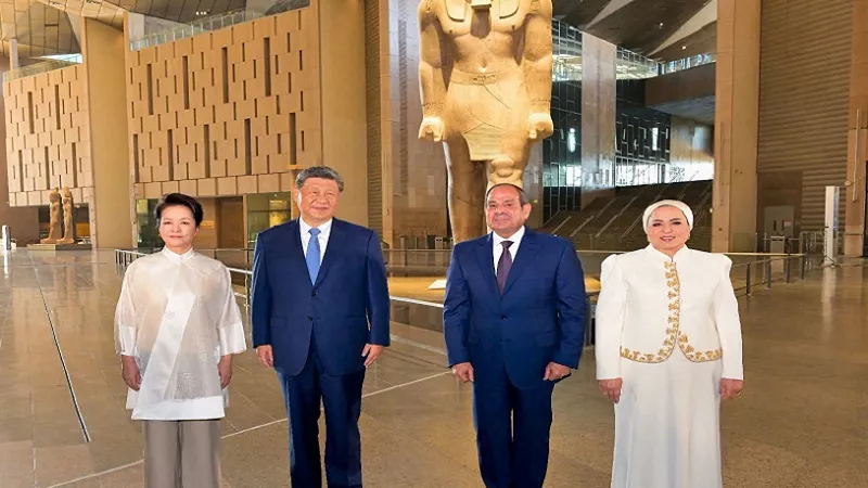 المرشد المرافق للسيسي بجولة المتحف المصري يكشف كواليس الزيارة 