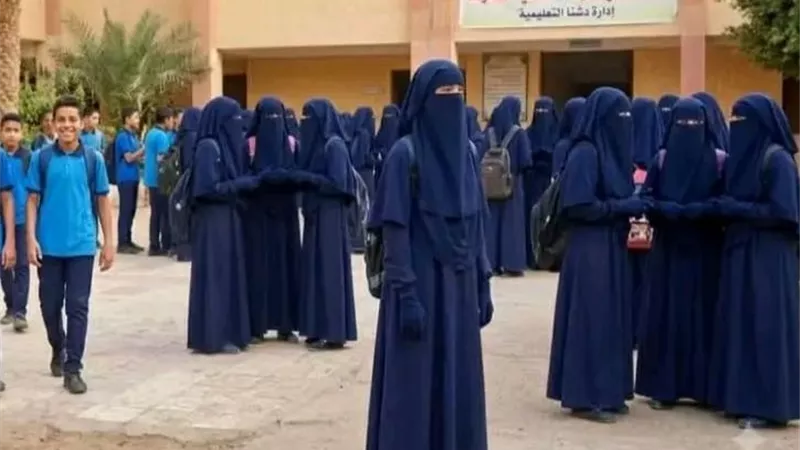 «لا يمثل المديرية»..تعليم قنا توضح موقفها من منشور نقاب طالبات مدرسة بدشنا