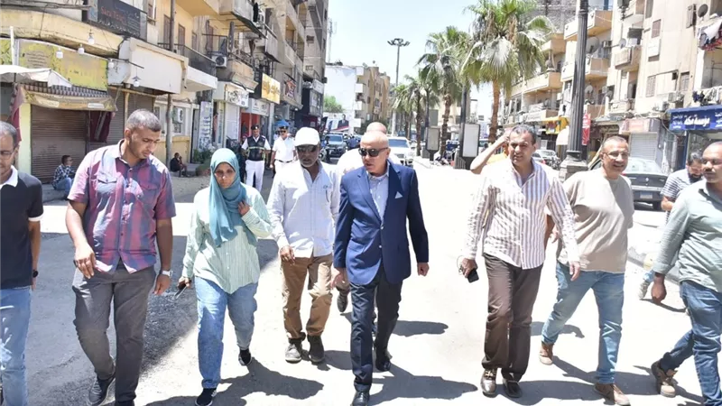 محافظ الأقصر يتفقد شارع عبد المنعم العديسي لمتابعة أعمال المرافق