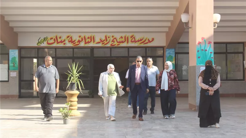استعدادًا للعام الدراسي الجديد.. مدير «تعليم الجيزة» يتفقد مدارس الشيخ زايد وأكتوبر