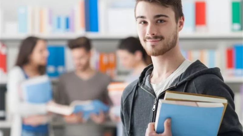 قبل أول محاضرة.. قواعد إتيكيت تساعدكِ على ترك انطباع جيد في الجامعة