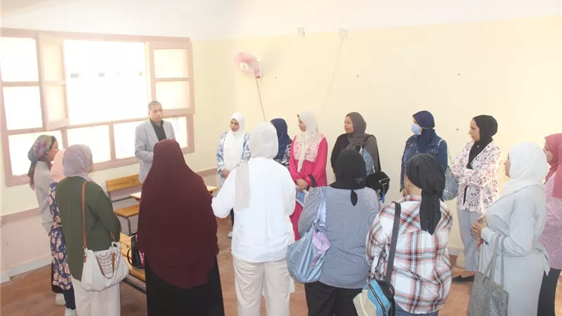 مدير«تعليم الجيزة» يتابع جاهزية مدارس حدائق أكتوبر للعام الدراسى الجديد