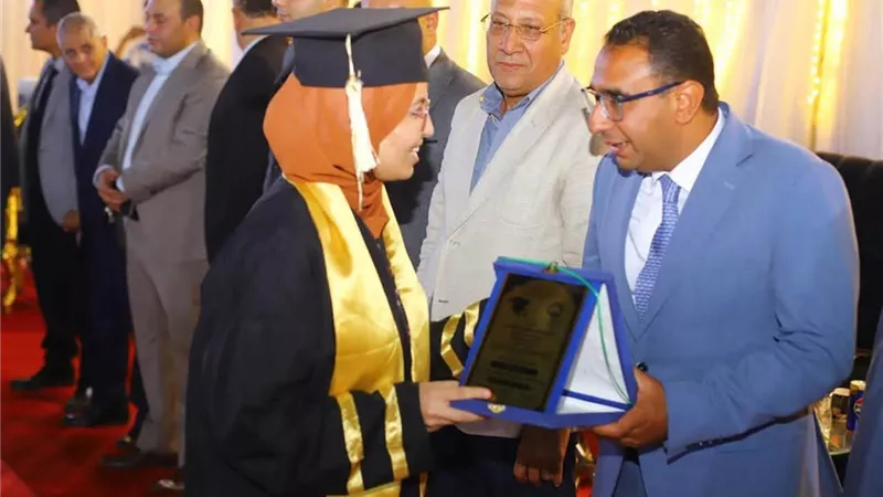 قيادات ونواب «مستقبل وطن» بالجيزة يكرمون أوائل الطلاب