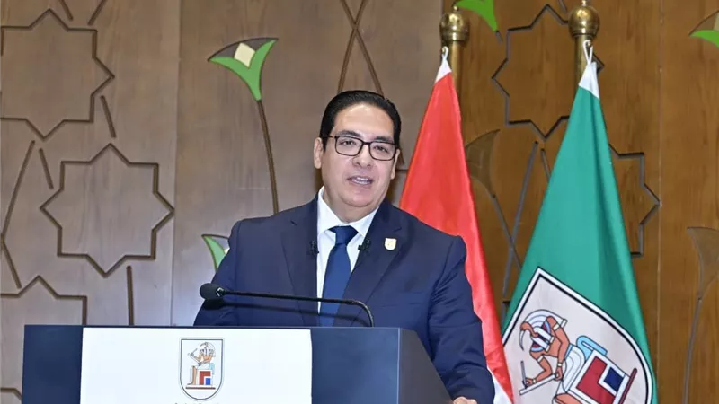 «مش احتفال بالإنجاز».. رئيس جامعة القاهرة يضع حصاد عامين تحت المساءلة
