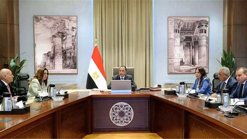رئيس الوزراء يتابع تنفيذ تكليفات الرئيس بـ 