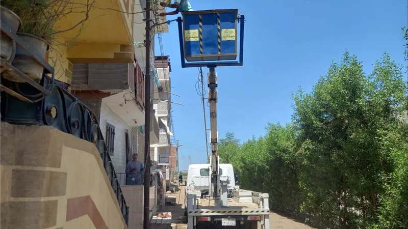 بيلا تواصل رفع كفاءة الإنارة وإصلاح خلايا الكهرباء بالقرى والمناطق الحيوية