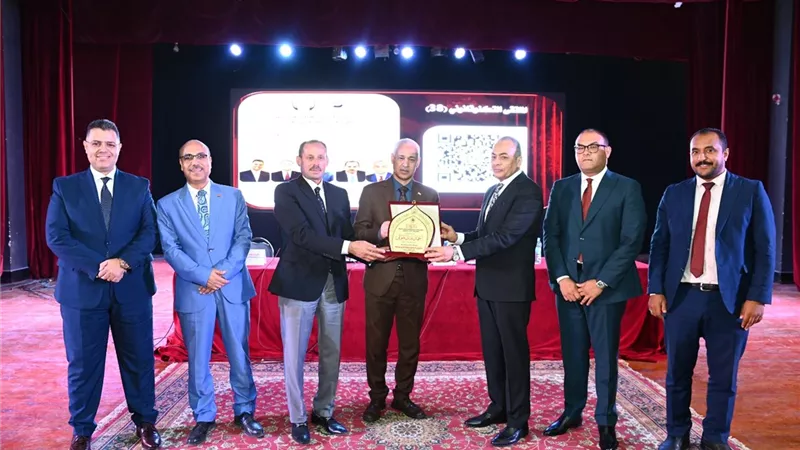 رئيس جامعة أسيوط يشهد افتتاح ندوة «التحول الرقمي والتقاضي عن بُعد»