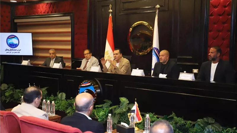 «مستقبل وطن» يفتح أبواب الدعم للمواطنين.. مصروفات دراسية وقوافل طبية  