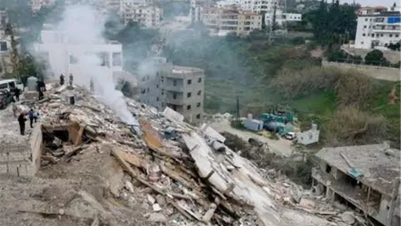 غارات إسرائيلية مكثفة على جنوب لبنان توقع 4 شهداء و20 مصابًا