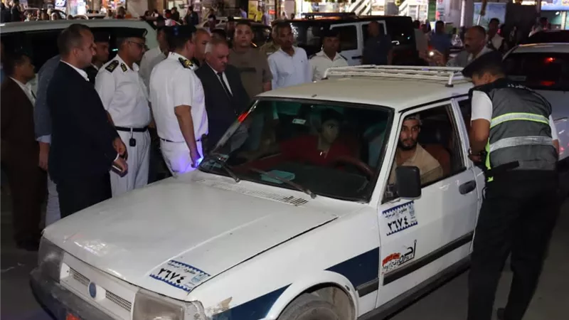 حملة أمنية موسعة لرفع الإشغالات وتحقيق الانضباط بشوارع بني سويف