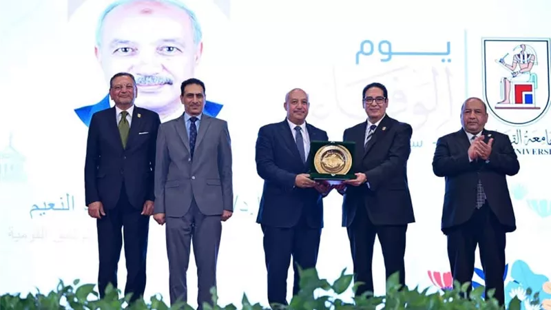 جامعة القاهرة تكرم أسامة طلعت رئيس دار الكتب في «يوم الوفاء»