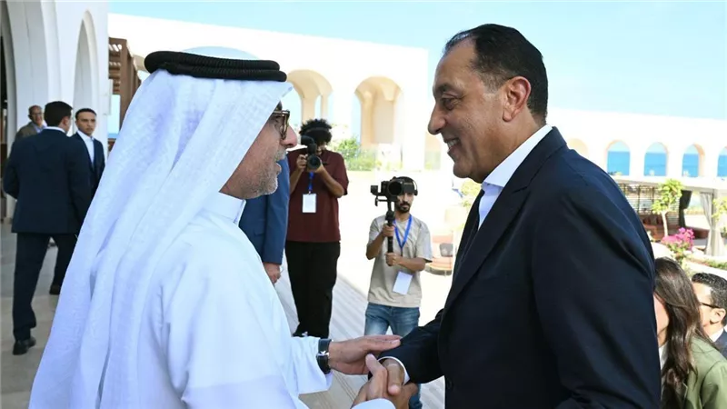 رئيس الوزراء يبدأ جولة تفقدية بمشروعات تنمية مدينة رأس الحكمة الجديدة