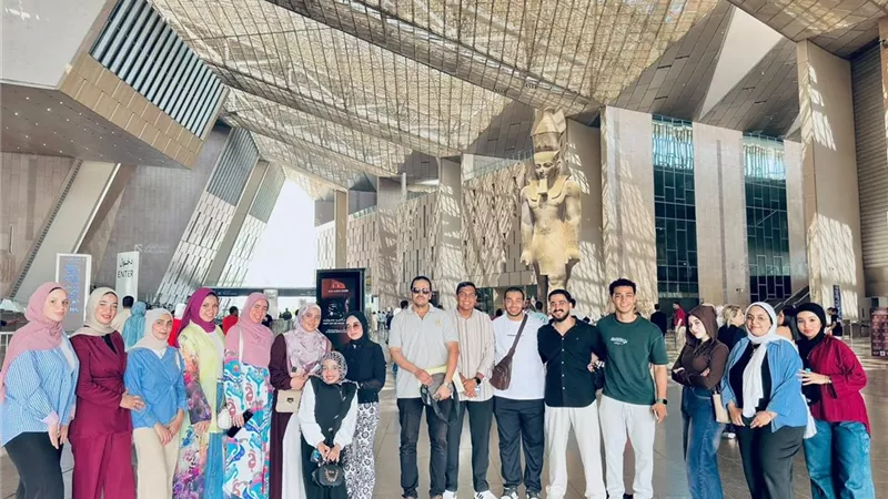 وفد طلابى من جامعة سوهاج يزورالمتحف المصري الكبير