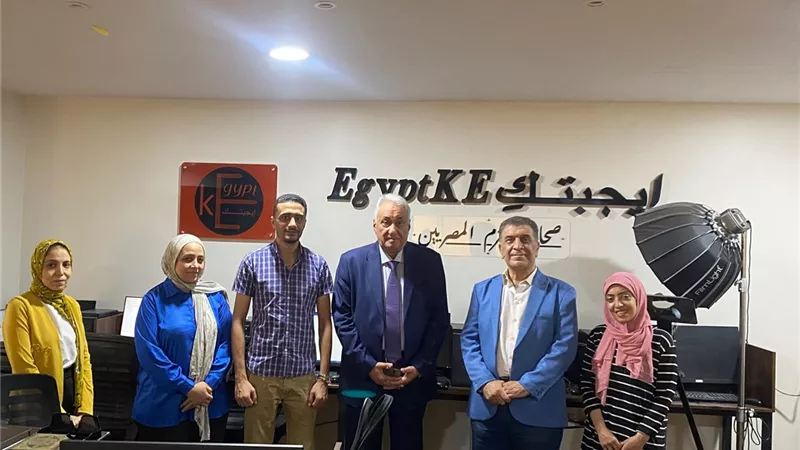 سامح عاشور في زيارة خاصة لموقع «إيجبتك».. حوار موسع مع الصحفيين وإشادة بالتجربة بقيادة أحمد رفعت