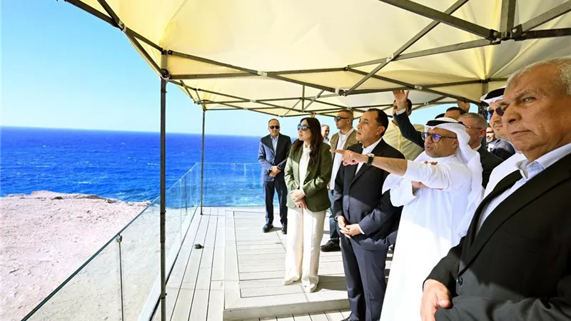 وزيرة الإسكان تستعرض موقف المرافق والبنية الأساسية بمشروعات رأس الحكمة