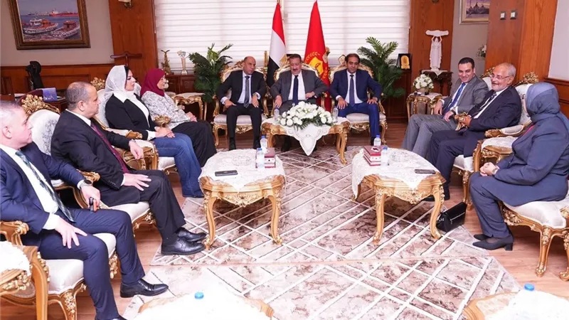 محافظ بورسعيد وزير العمل يبحثان ملفات التشغيل والتدريب والسلامة المهنية