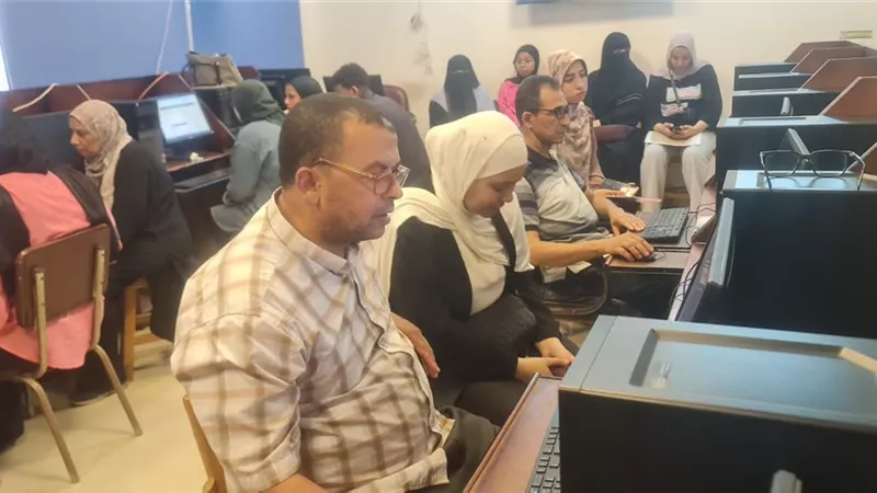جامعة دمنهور تستقبل طلاب المرحلة الثالثة لتسجيل رغباتهم 