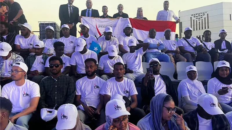 150 طالبًا وطالبة من الطلاب الوافدين يحضرون احتفالية الدورة بالزي الرياضي 