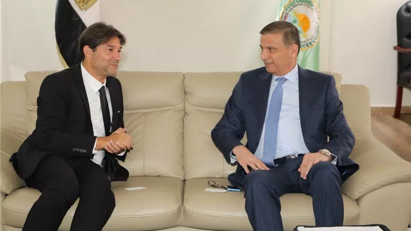 وزير الزراعة يبحث مع المستشار الزراعي بالسفارة الفرنسية ملفات التعاون 