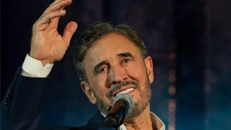هل يودع العراق «موطني»؟ كاظم الساهر يعود إلى سباق النشيد الوطني