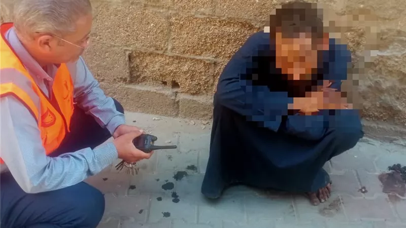 محافظ سوهاج يتدخل لإغاثة مواطن يفترش الرصيف ويوجه بتقديم الرعاية الطبية له