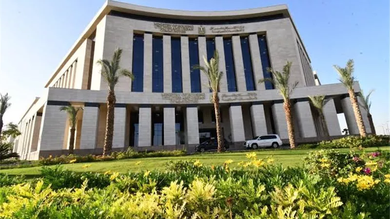وزيرة الإسكان تتابع موقف تنفيذ عدد من المشروعات والخدمات بمدينة العلمين 