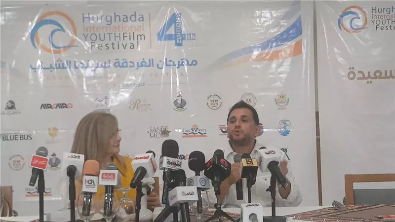 مصطفى خاطر يرفض منافسة النجوم: «مش في ماراثون بنجري وراء بعض»
