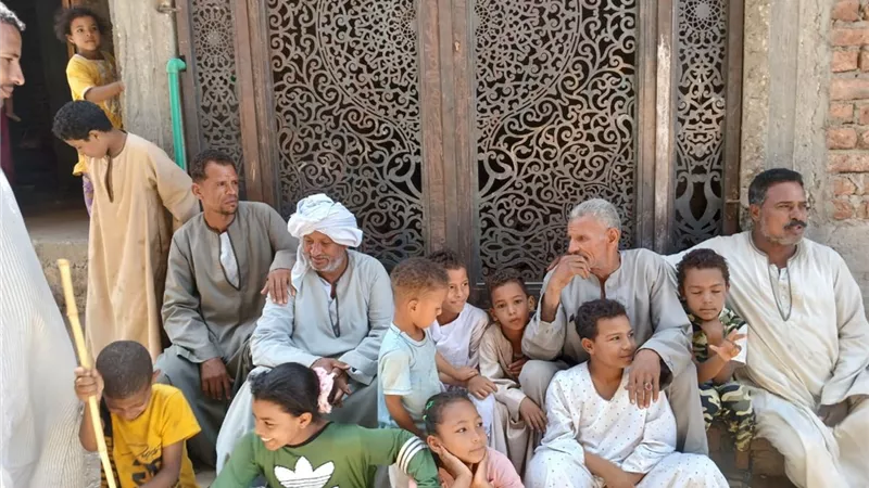40 ابنًا و60 حفيدًا.. الحاج عبد الراضي صاحب «العيلة الكبيرة» في الأقصر