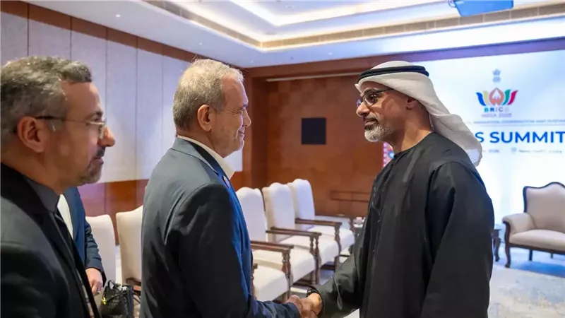 قرقاش: لقاء ولي عهد الإمارات وبزشكيان يعكس نهجنا القائم على الردع والحوار
