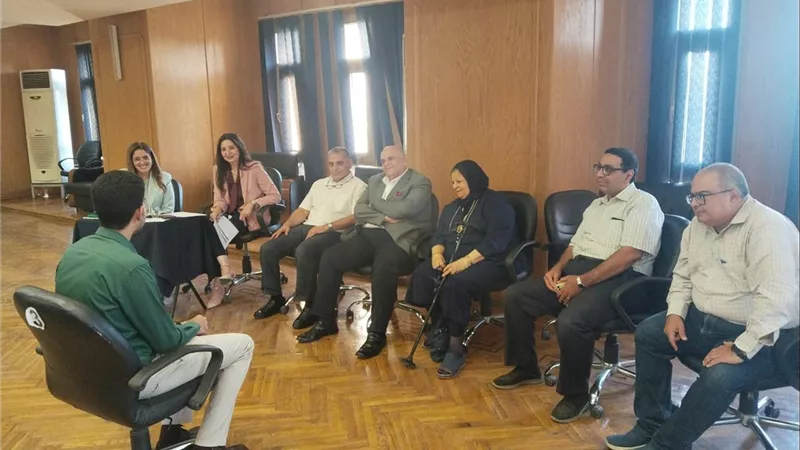 طب قصر العيني يجري مقابلات 29 طالبًا للفوز بـ7 منح دراسية بجامعة القاهرة