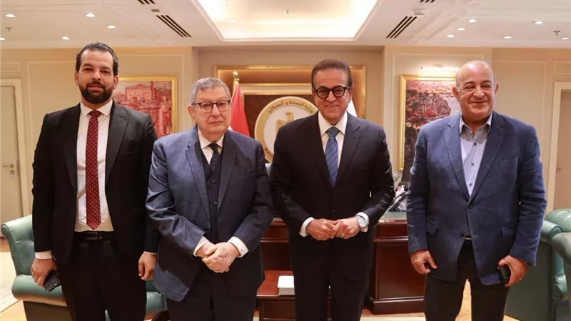 وزير الصحة يلتقي رئيس ونائب رئيس حزب المؤتمر لبحث سبل التعاون 