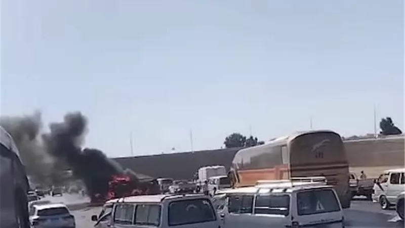 3 وفيات و11 مصابًا في حادث تصادم أتوبيس وسيارة نقل بطريق مصر الإسماعيلية