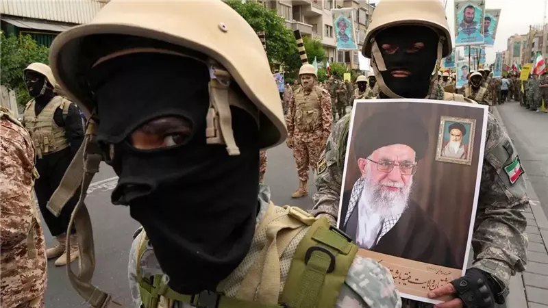 مخاوف من تكرار سيناريو 2019.. الحرس الثوري يستنفر قواته في إيران
