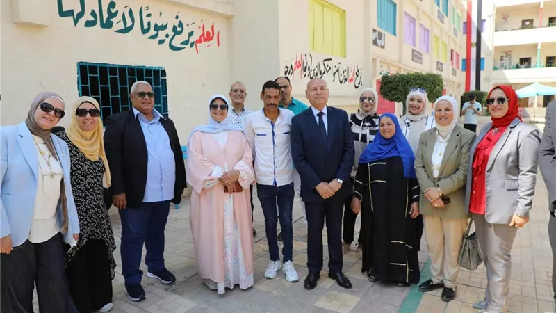 محافظ القاهرة يتفقد مدرسة السيدة نفيسة الثانوية بنات مع بدء العام الدراسي 