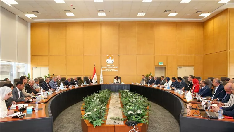 وزيرة الإسكان تتابع مشروعات المرافق بالقاهرة والشروق وبدر