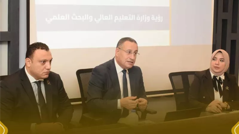 وزير التعليم العالي يبحث تطوير الجامعات وربط البحث العلمي بالصناعة