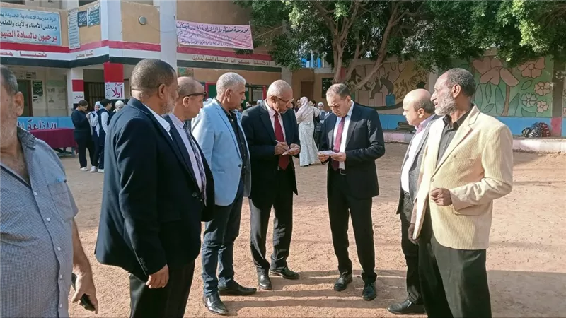 لليوم الثالث.. متابعة الدراسة بمدارس منفلوط ورصد موقف عجز المعلمين